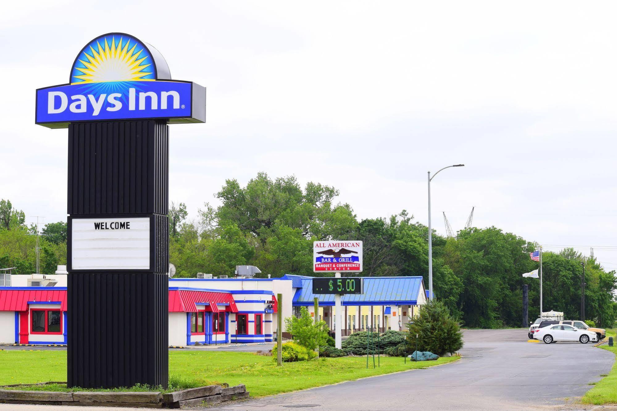 Days Inn By Wyndham Rock Falls Bagian luar foto